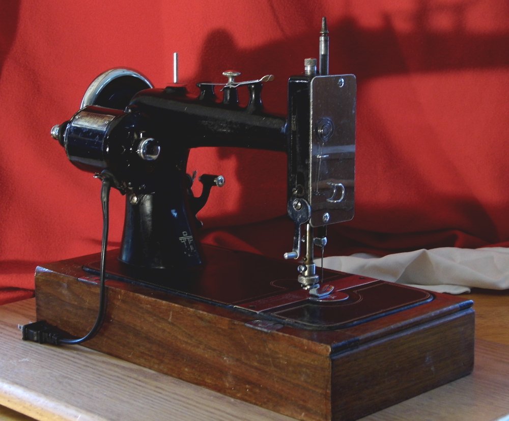 Beautiful Grand Electric Vintage Sewing Machine